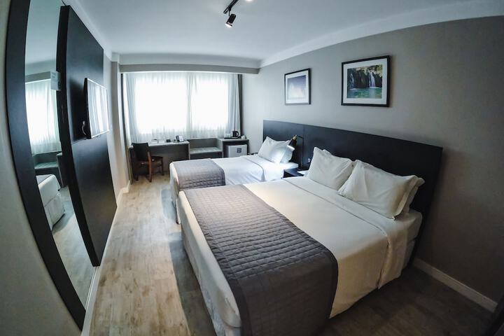 Room 28 of 90