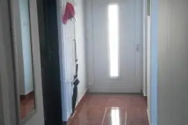 Room 10 of 16