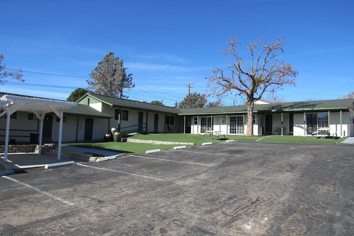 Lakeshore Lodge in Wofford Heights, CA