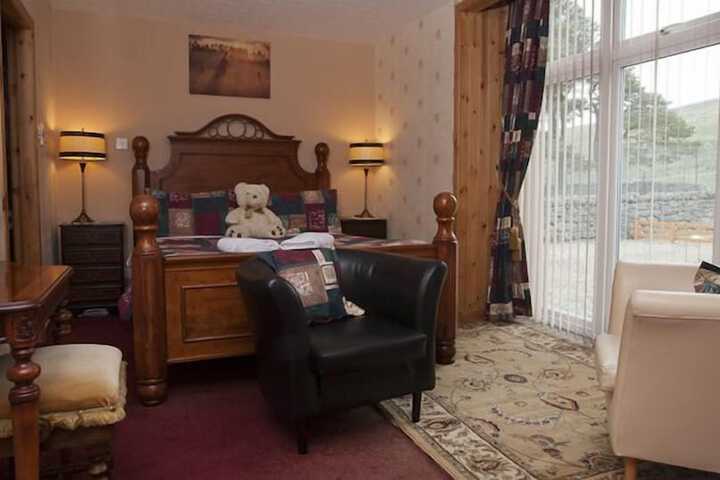 Room 6 of 13
