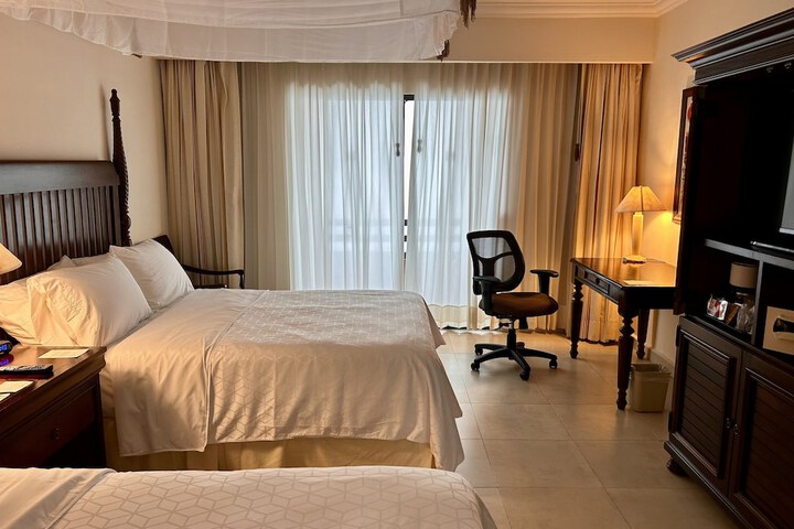 Room 33 of 94