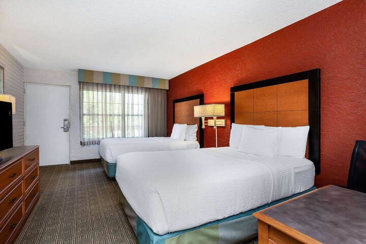 2 Double Beds Deluxe Room (14 of 15)
