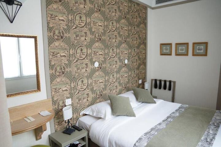 Room 8 of 53