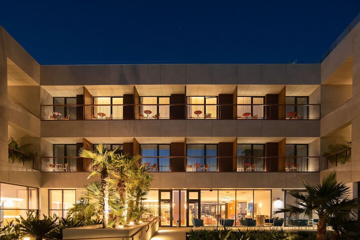 Hotel 96 of 100