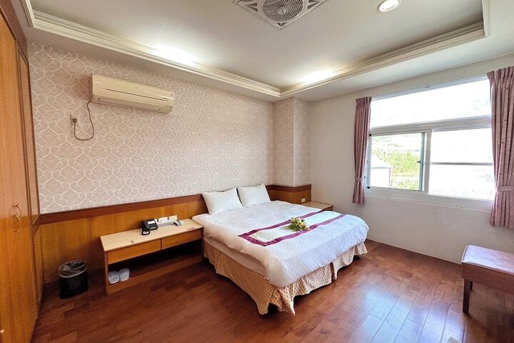 Room 32 of 60