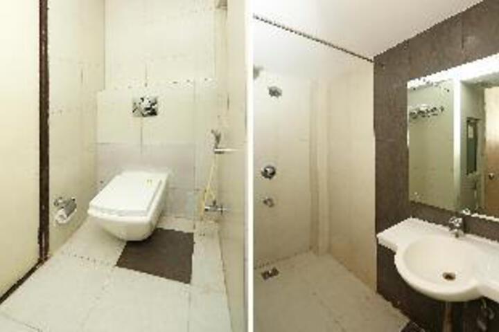 Oyo 9577 Hotel Pacific Inn