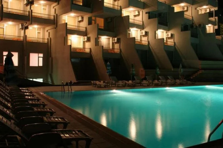 Pool 8 of 13