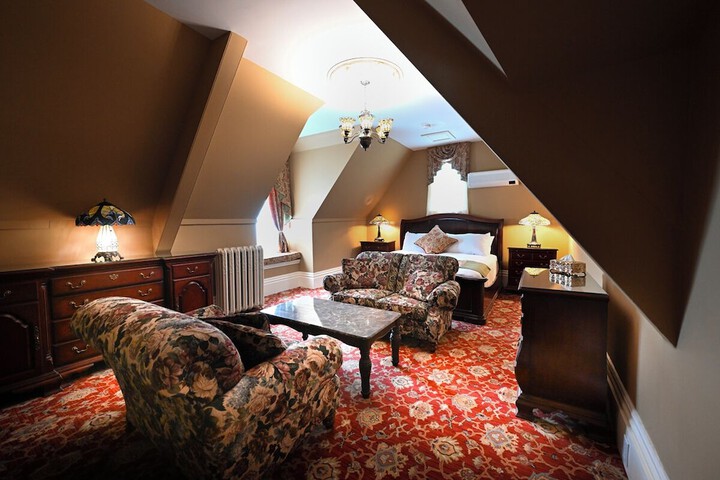 Room 12 of 23