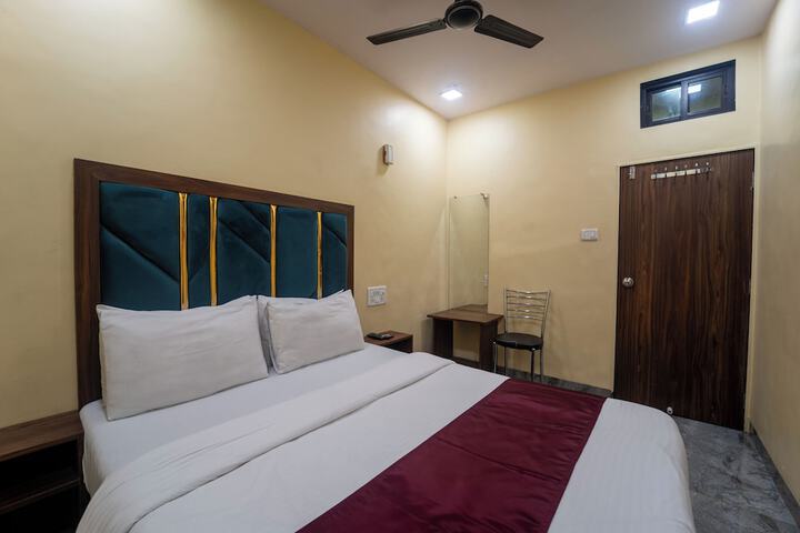 Room 4 of 16