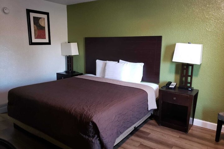 Room 6 of 15