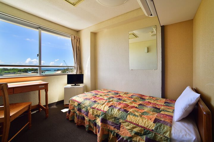 Room 3 of 38