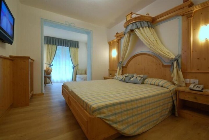 Room 13 of 46
