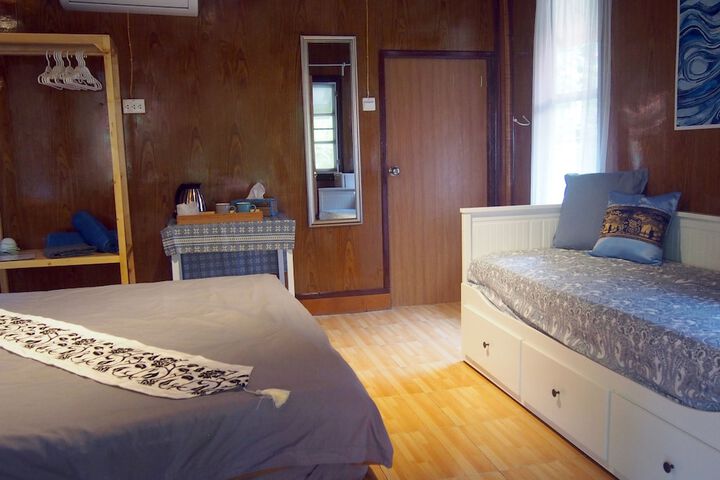Room 17 of 106