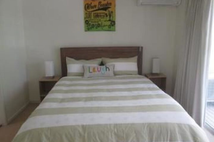 Room 9 of 28