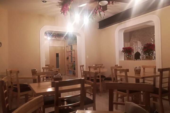 Dining 33 of 43