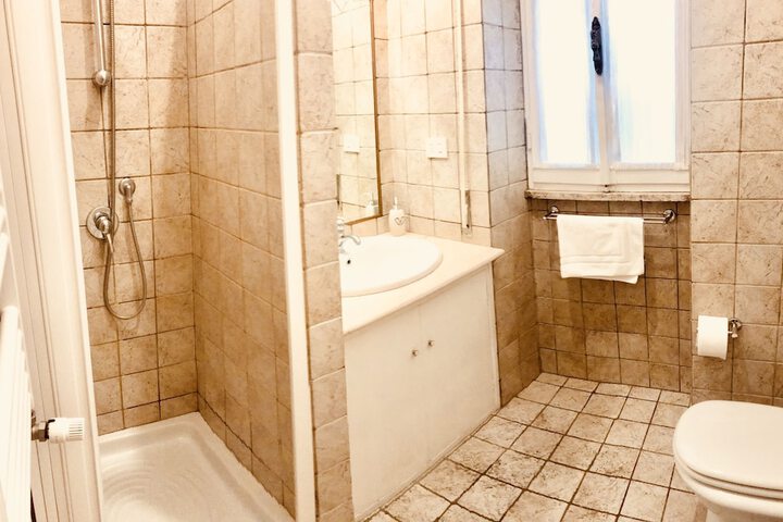 Room 30 of 33