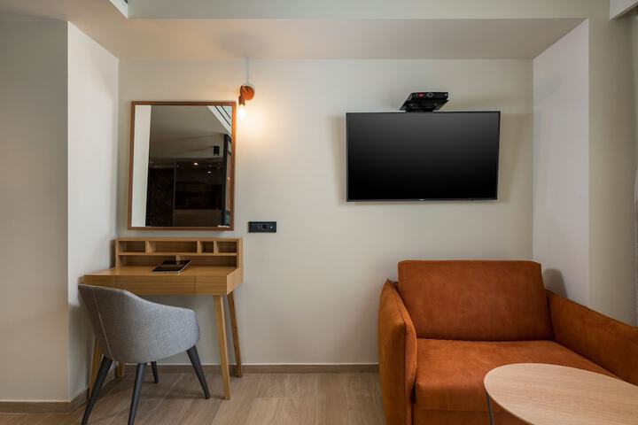 Room 38 of 147
