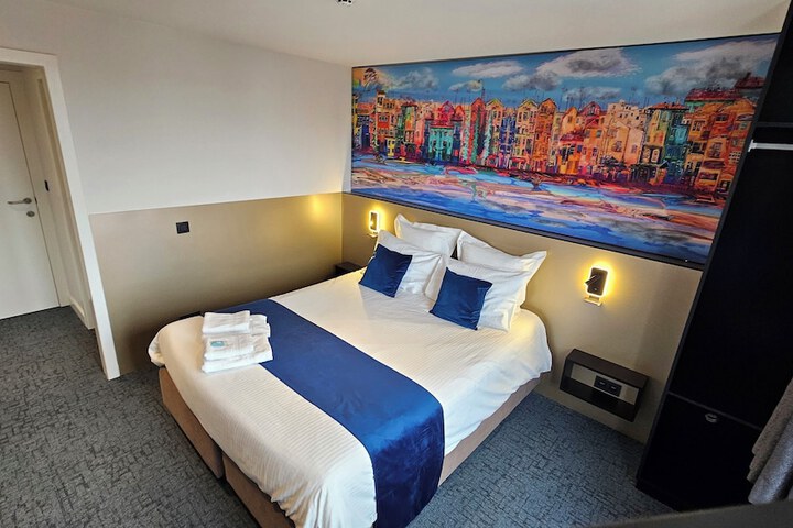 Room 9 of 37