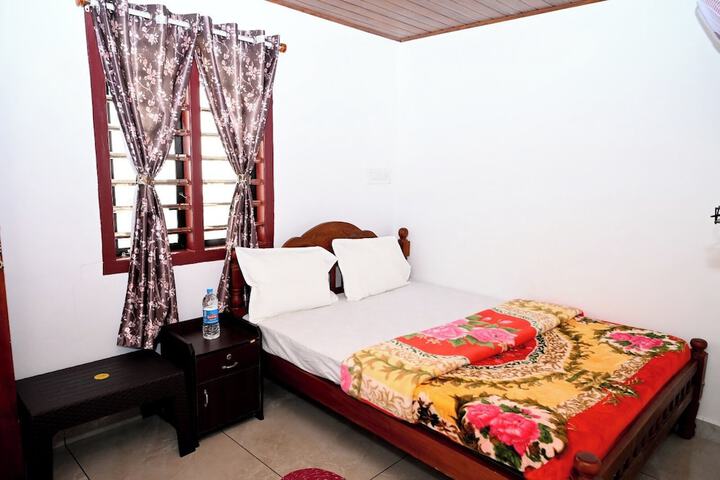 Room 5 of 12