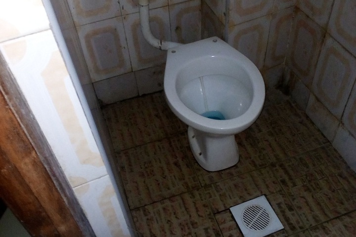 Room 6 of 8