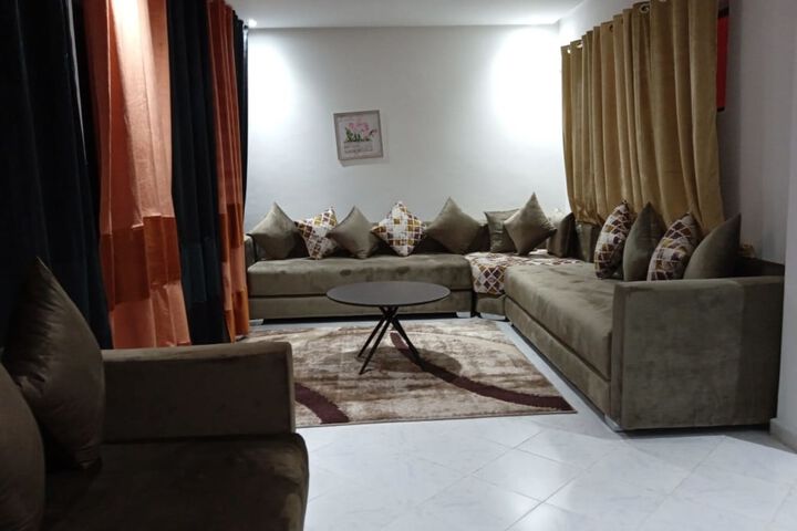 Room 7 of 9