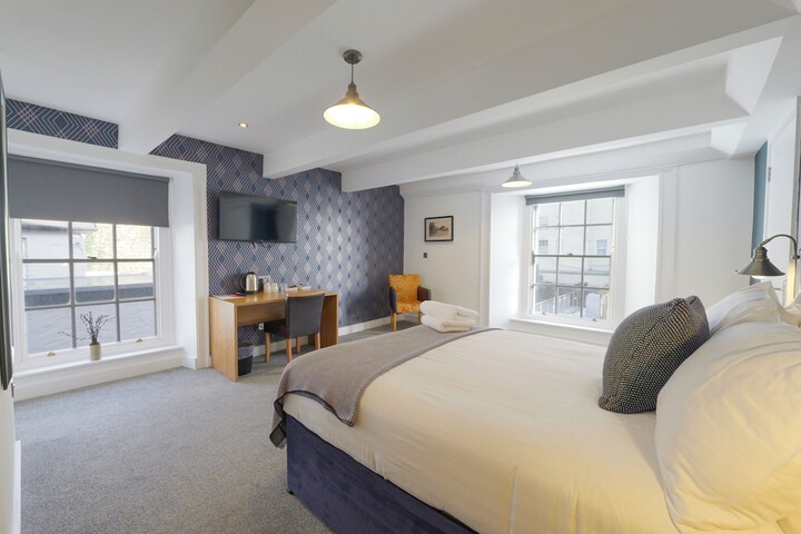 Room 5 of 17