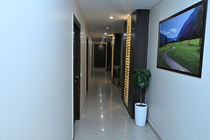 Hotel Exterior 27 of 28