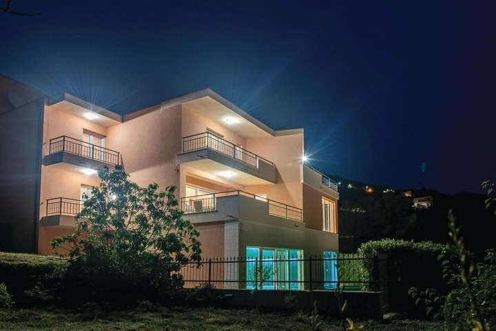 Awesome Home in Solin With Sauna Wifi and 5 Bedrooms