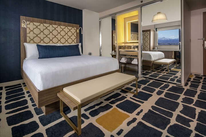 Accessible King Size Bed (16 of 50)