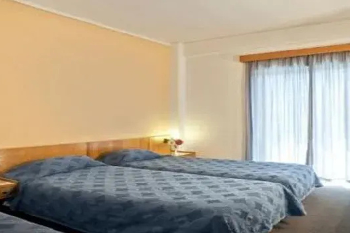 Room 2 of 4