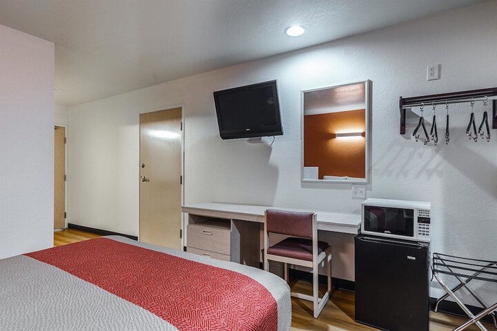Room 10 of 29