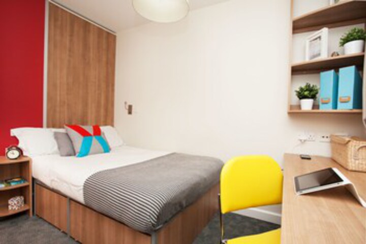 Room 8 of 13