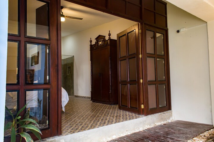 Room 8 of 18
