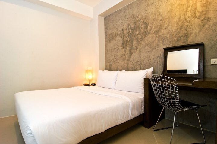 Room 13 of 33