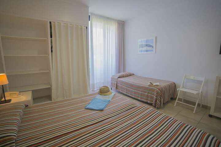 Room 12 of 104