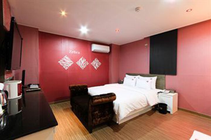 Room 18 of 22