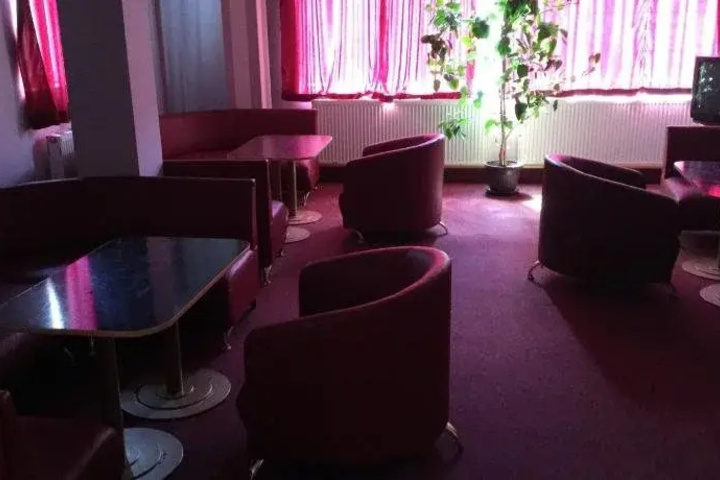 Room 9 of 14