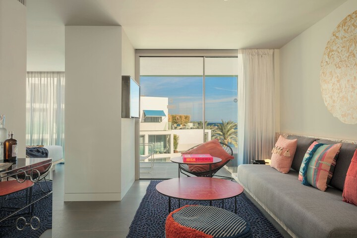 Room 28 of 152