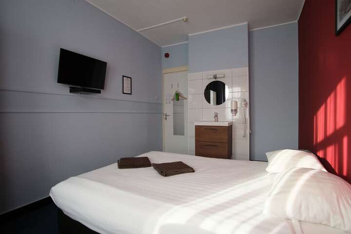 Room 14 of 82