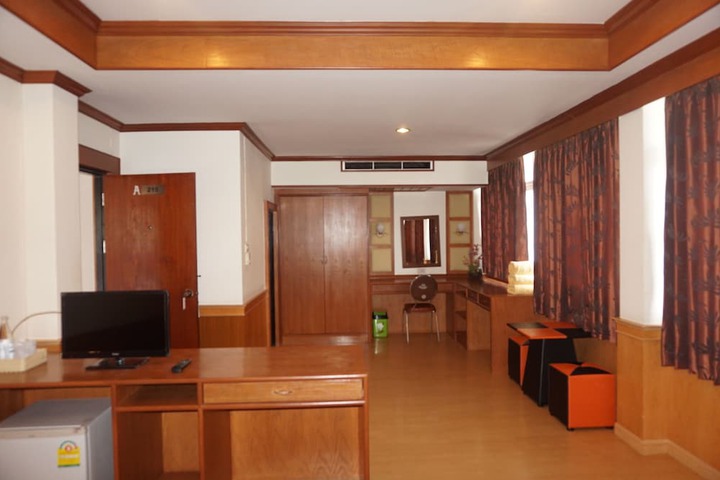 Room 8 of 29
