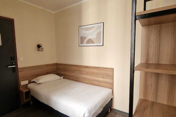 Room 11 of 26