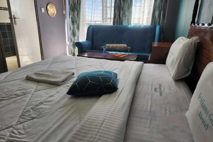 Room 4 of 7