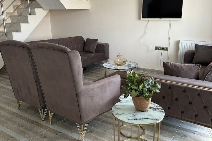 Room 5 of 33