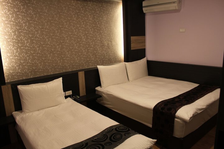 Room 9 of 91