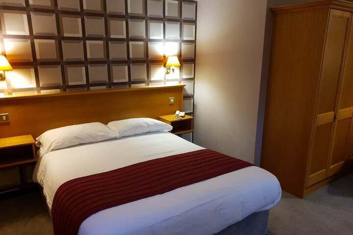 Room 6 of 13