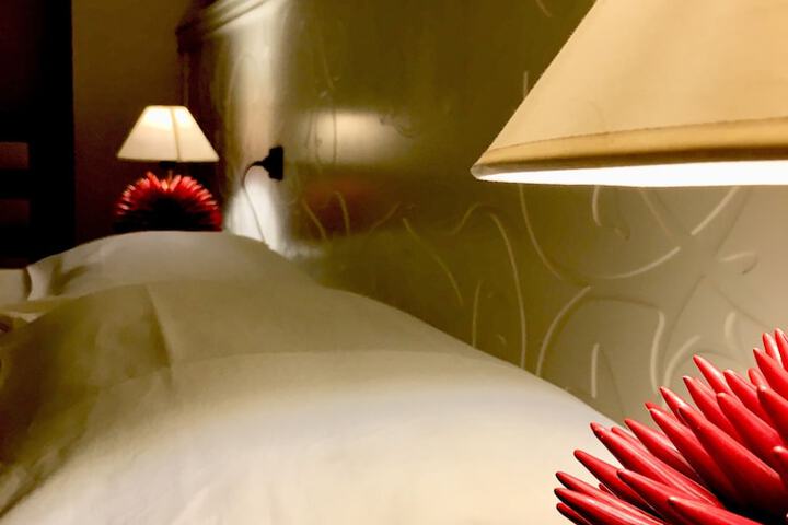 Room 32 of 65