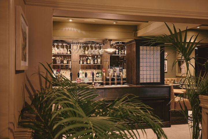Lounge 46 of 49