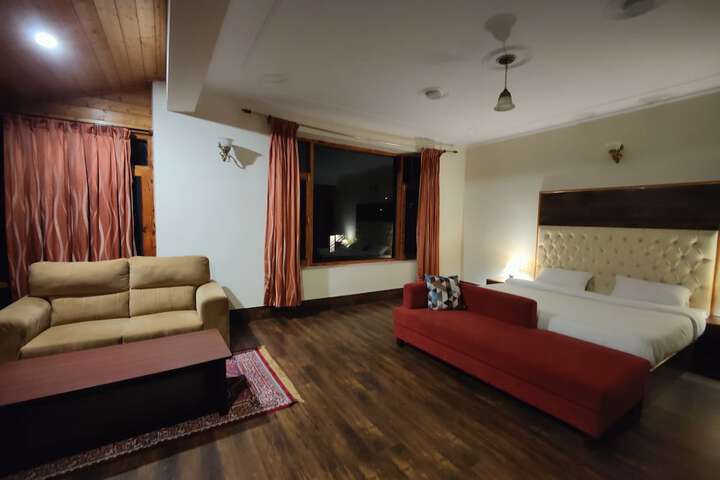 Room 26 of 76