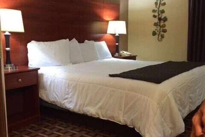 1 King Bed (13 of 20)