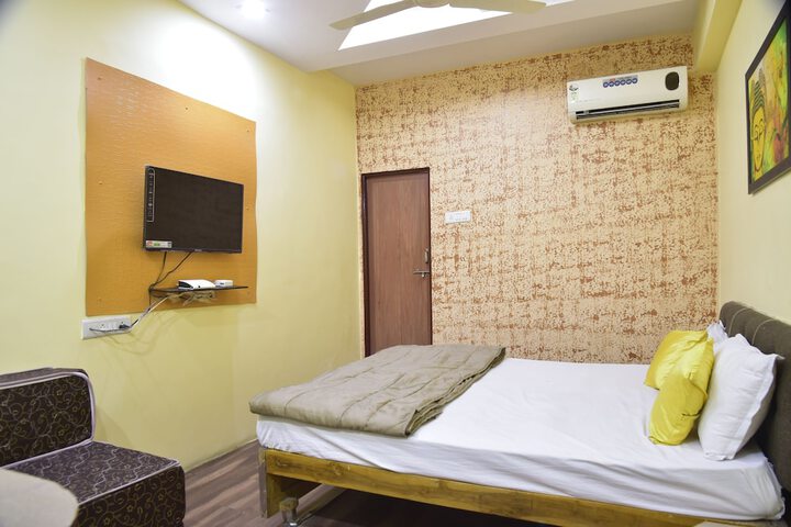 Room 10 of 16